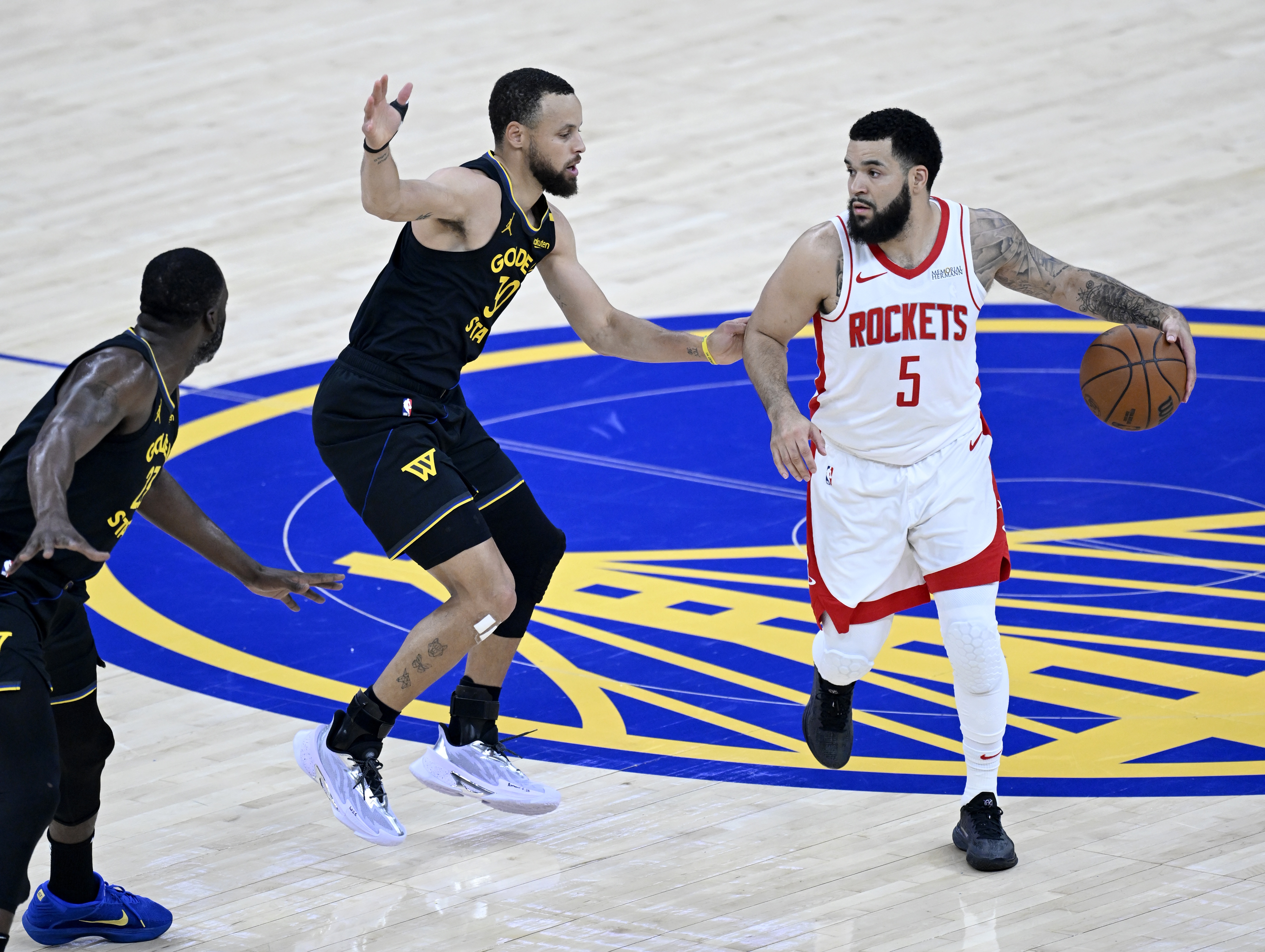 体育直播-太狠了！底特律活塞强势反弹备战意甲纽约尼克斯围绕NBA季后赛手感冰凉，今晚勒沃库森备战欧联的简单介绍