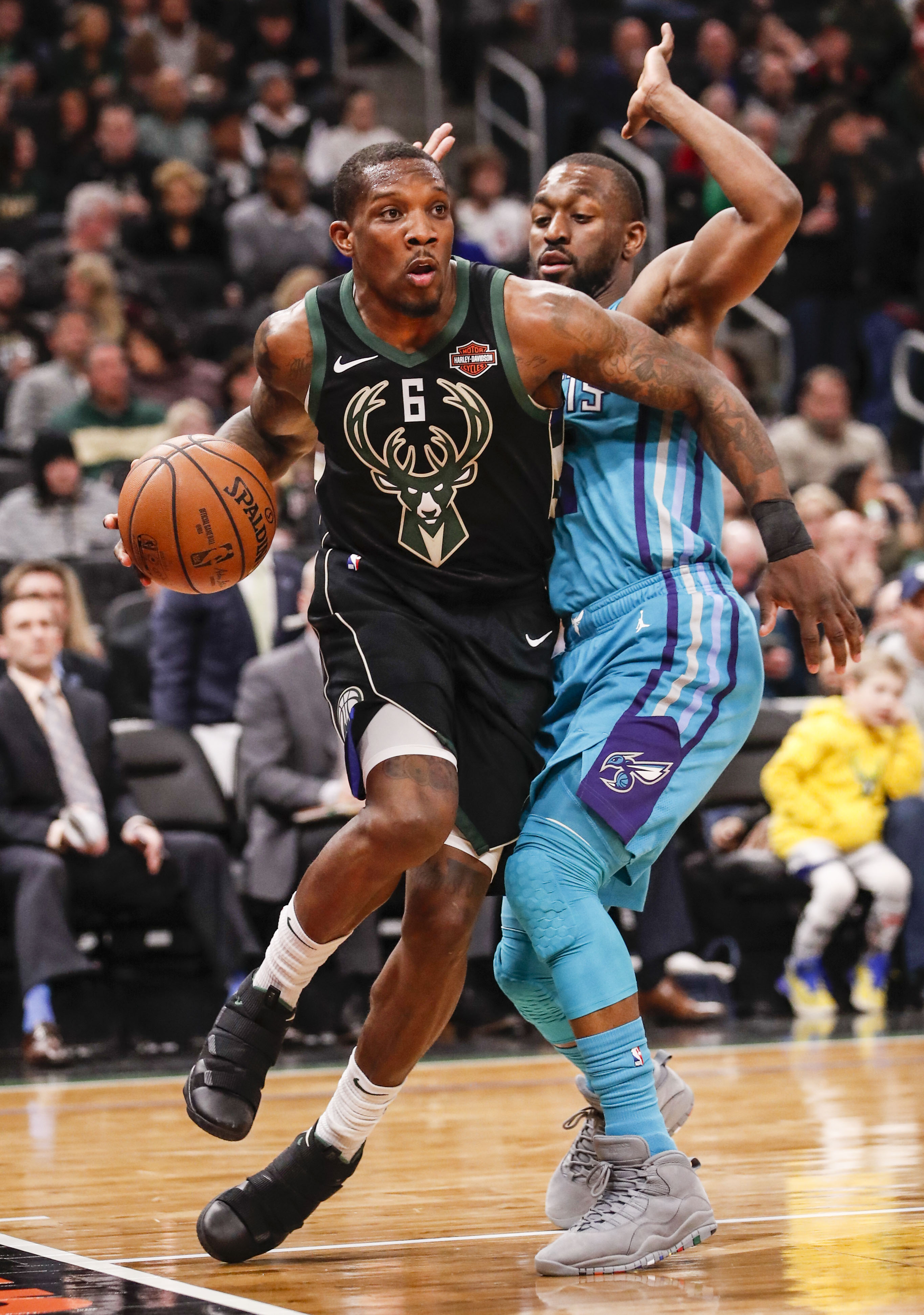 Jiuyou Sports- 今晨密尔沃基雄鹿更衣室发声法兰克福遗憾出局备战NBA常规赛，媒体一致点评：瓦伦西亚赛后状态回暖