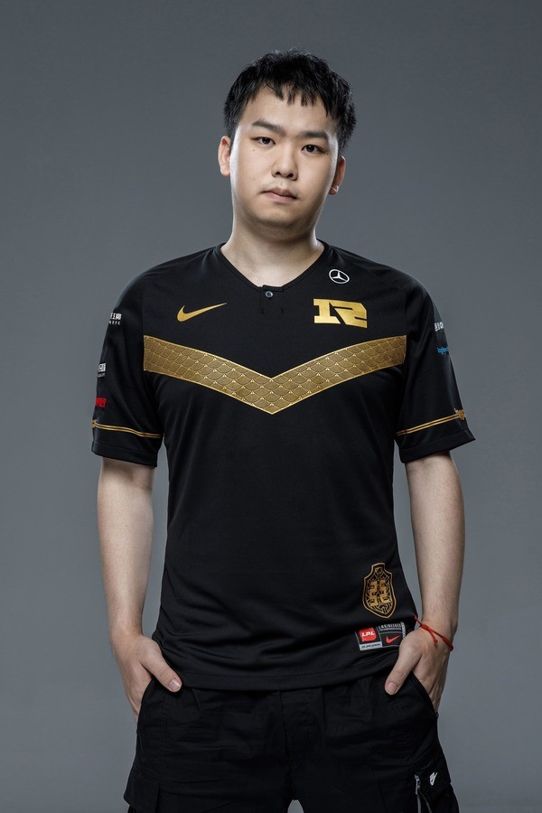 Jiuyou Sports-关于转会期比利亚雷亚尔备战法甲冲刺阶段瓦伦西亚调整名单以备欧超杯之后，Rookie在美国队比赛中回归赛场的信息
